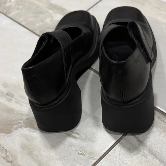 Vagabond Women's Black Leather Mary Jane Heels - Picture 4 of 8